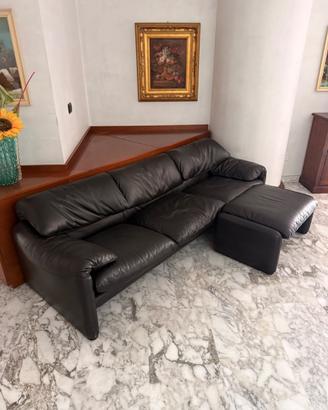 Divano in pelle mod. Maralunga  di V. Magistretti