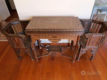 Tavolo da gioco medio-orientale di fine ottocento.