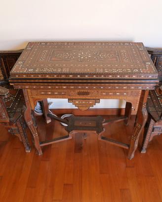 Tavolo da gioco medio-orientale di fine ottocento.