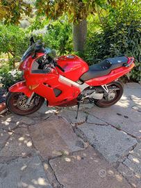 Honda VFR 800 2000 – 46.500 km – Gomme nuove