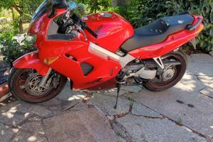 Honda VFR 800 2000 – 46.500 km – Gomme nuove