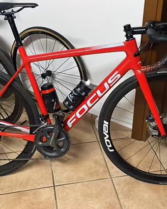 Bici da corsa Focus Izalco Race disk