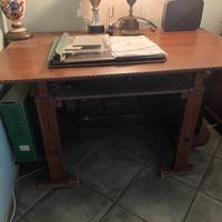 Piccola scrivania legno massello