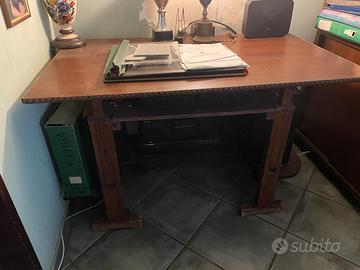 Piccola scrivania legno massello
