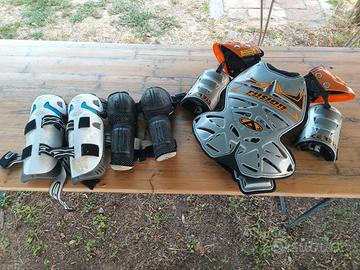 Completo enduro (corpetto, ginocchiere, gomitiere)