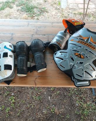 Completo enduro (corpetto, ginocchiere, gomitiere)