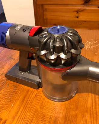 Dyson v8 