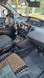Lancia y  2017