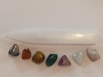 Set Chakra Cristalli burattati su lastra Selenite