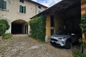 Sona ampia casa su piu' livelli