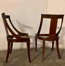 Coppia di sedie in legno