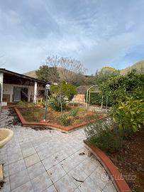 Porzione di villetta in discreto stato