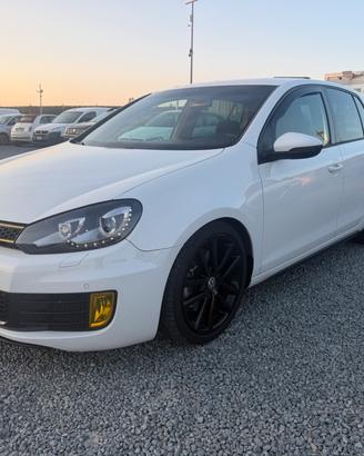 Volkswagen Golf 2.0 TDI DSG . GTD