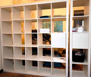 Scaffali per libreria a parete o divisoria.