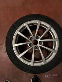 Cerchi completi di gomme estive
