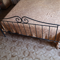 Letto in ferro battuto più comodini
