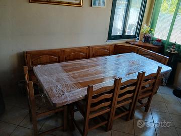 tavolo con panca e sedie 10/12 + credenza + stipet