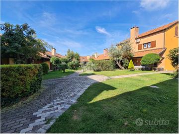 VILLA A SCHIERA A PORTO VIRO