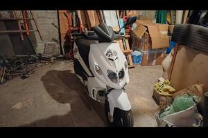 Scooter Malaguti f12 r