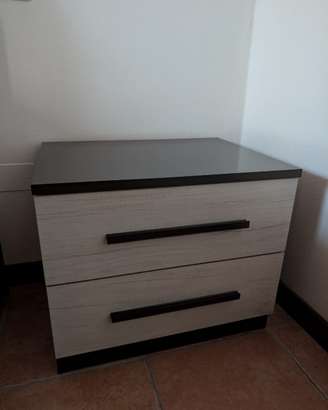 2 COMODINI PARI AL NUOVO!!!