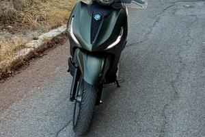 Beverly 400