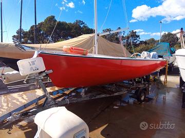 Barca a vela con motore e carrello