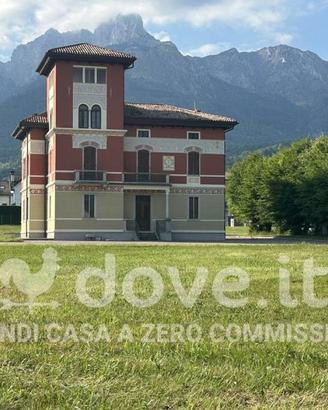 Villa di 900 m² con più di 5 locali e box auto a S