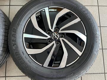Cerchi in lega 15 originali Polo 7 con gomme pari 