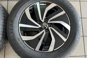 Cerchi in lega 15 originali Polo 7 con gomme pari 