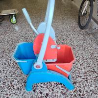 attrezzatura per pulizie