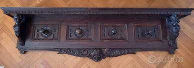 Attaccapanni intagliato