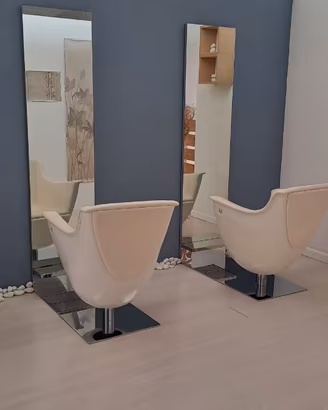 coppia specchi con poltrone parrucchiere