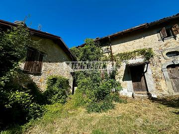 PORZIONE DI CASA A PAZZANO IMMERSA NEL VERDE