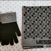 Sciarpa e guanti Guess 