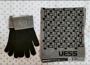 Sciarpa e guanti Guess 