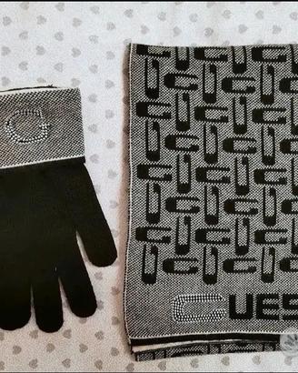 Sciarpa e guanti Guess 