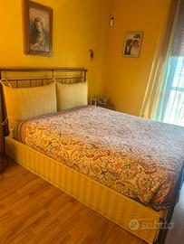 Letto matrimoniale ottone legno cuscinoni più reti