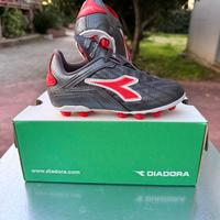 Scarpini da calcio Diadora grigi e rossi