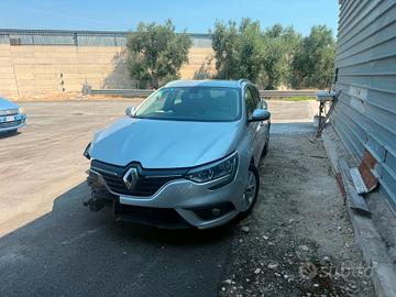 Renault Megane 1.5dci INCIDENT. ( MARCIANTE)