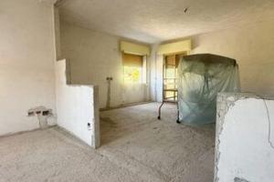 Porzione di bifamiliare con ampio giardino, N/354