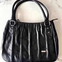 Borsa Shopper nera in similpelle “Segue” a spalla