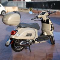 Piaggio Vespa 300 GTS hpe - 2023 - (KM.1.200)