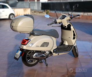 Piaggio Vespa 300 GTS hpe - 2023 - (KM.1.200)