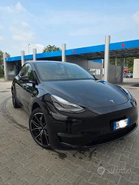 Tesla Model Y LR Awd