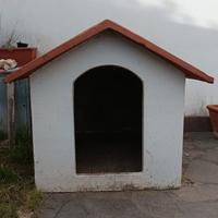 cuccia in cemento per cani di taglia medio- grande