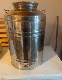 Contenitore per olio con rubinetto