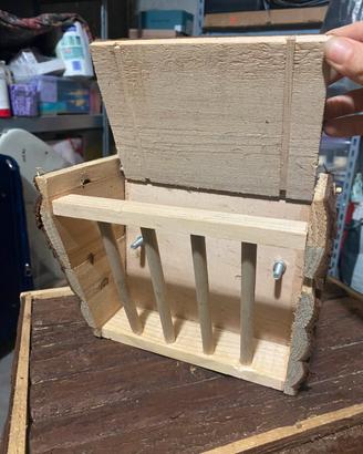 Porta fieno di legno