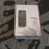 Nokia E55, serie E di Nokia, con tastiera "half-QW