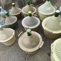 Damigiane  in vetro e Bidoni in plastica