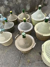 Damigiane  in vetro e Bidoni in plastica
